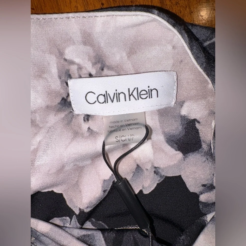 Calvin Klein Women’s Top Size Small NWT - Picture 3 of 8